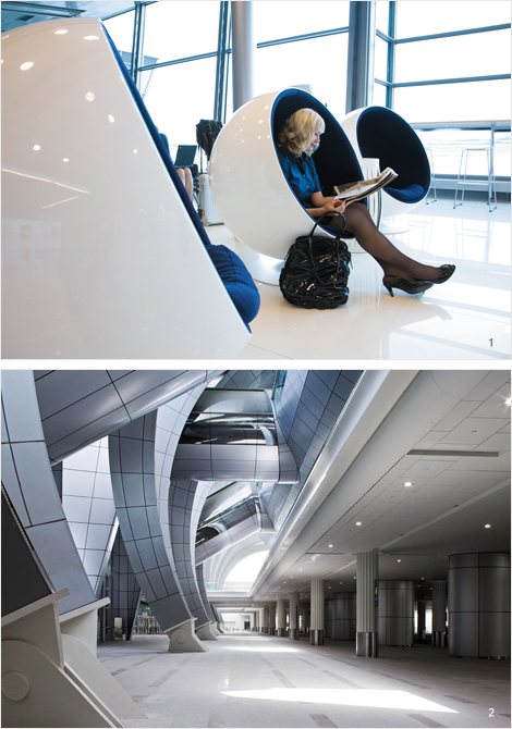 1 라운지에 설치된 독특한 디자인 체어 / 2 모던한 곡선의 디자인이 돋보이는 두바이 공항