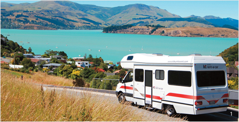 캠퍼밴 여행을 즐기기에 최적의 인프라를 갖춘 뉴질랜드 남섬의 도로와 다양한 레포츠를 즐길 수 있는 퀸스타운의 전경