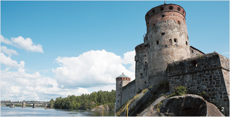 2 사본린나의 아이콘과도 같은 올라빈린나. 핀란드에서 가장 아름다운 성 가운데 하나로 손꼽힌다. 1시간 단위로 출발하는 가이드 투어에 참가할 수 있다.